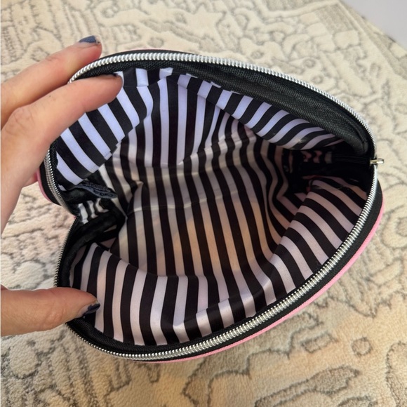 Cute Pink Pouch with Dog Graphic - Picture 5 of 8